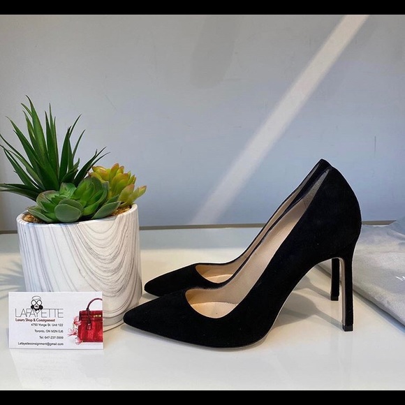 Authentic Manolo Blahnik Black Suede Pumps - Picture 2 of 4